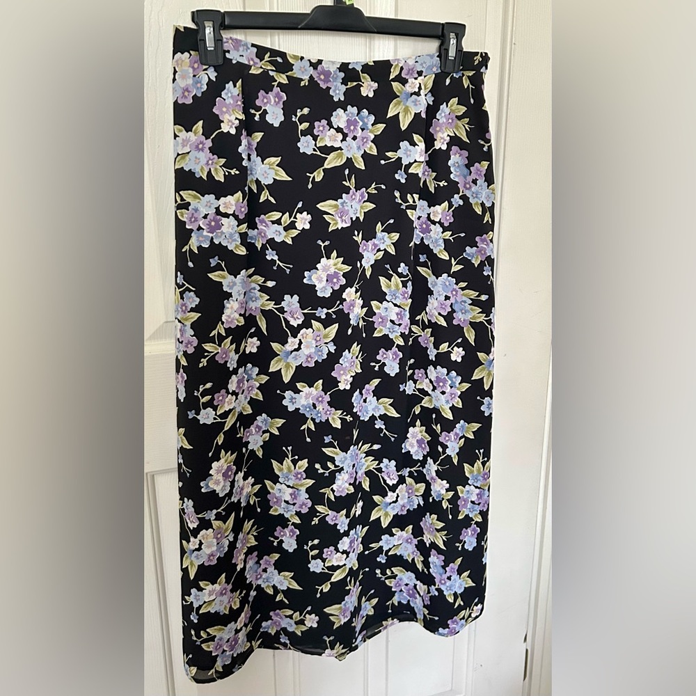 Villager/Liz Claiborne Floral Black Skirt